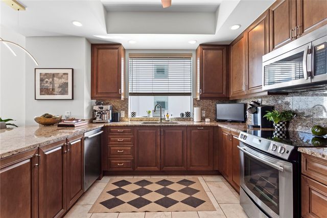 1325 SNELL ISLE BOULEVARD NE 507, St Petersburg, FL 33704