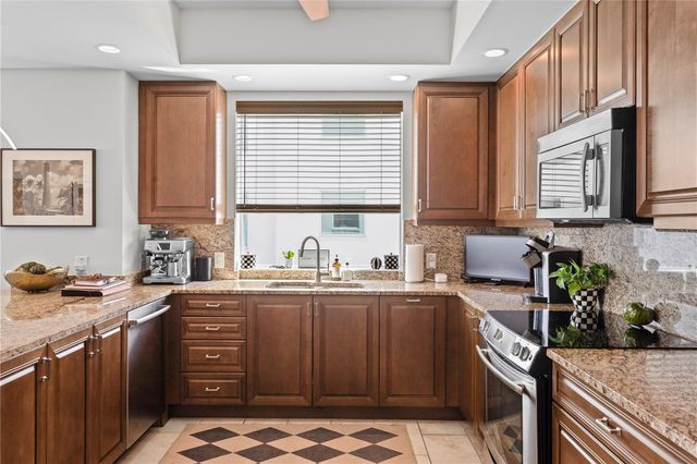 1325 SNELL ISLE BOULEVARD NE 507, St Petersburg, FL 33704