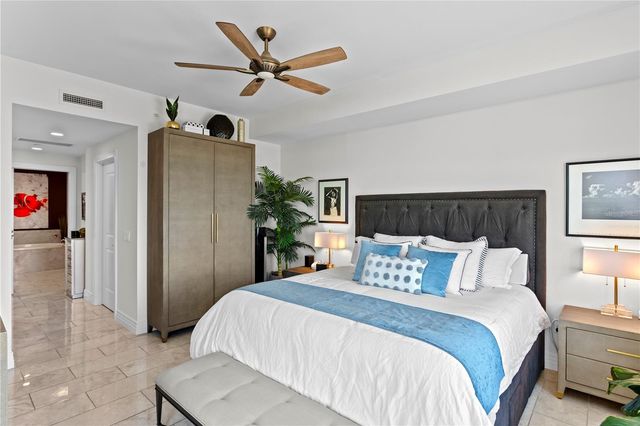 1325 SNELL ISLE BOULEVARD NE 507, St Petersburg, FL 33704