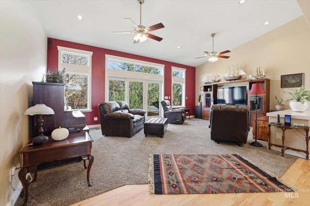 2676 S Velvet Falls Way, Meridian, ID 83642