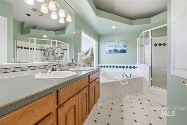 2676 S Velvet Falls Way, Meridian, ID 83642