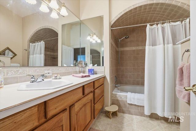 2676 S Velvet Falls Way, Meridian, ID 83642