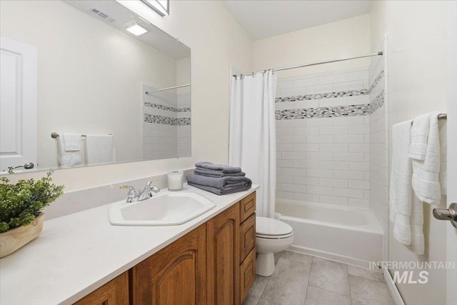 2676 S Velvet Falls Way, Meridian, ID 83642