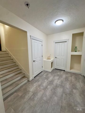 2676 S Velvet Falls Way, Meridian, ID 83642