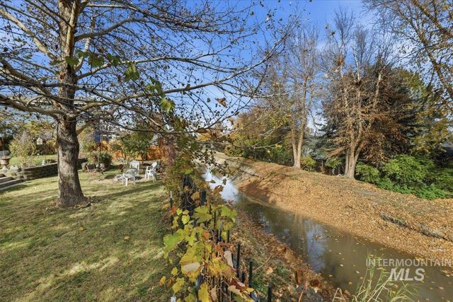 2676 S Velvet Falls Way, Meridian, ID 83642