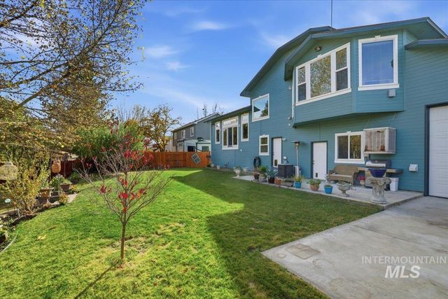 2676 S Velvet Falls Way, Meridian, ID 83642