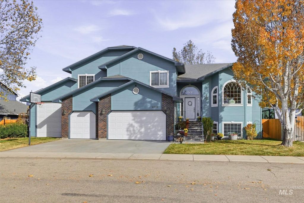 2676 S Velvet Falls Way, Meridian, ID 83642