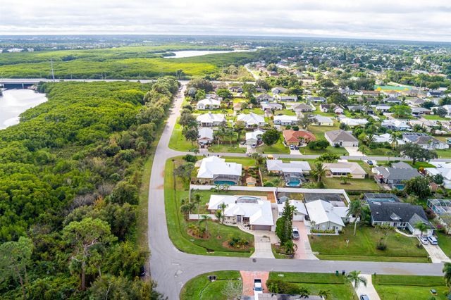 798 SE Thanksgiving Avenue, Port St Lucie, FL 34984