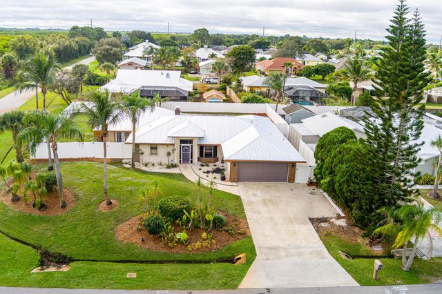 798 SE Thanksgiving Avenue, Port St Lucie, FL 34984