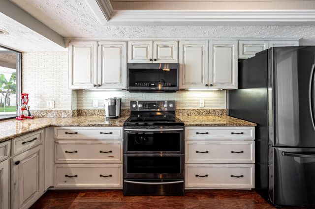 798 SE Thanksgiving Avenue, Port St Lucie, FL 34984