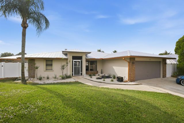 798 SE Thanksgiving Avenue, Port St Lucie, FL 34984