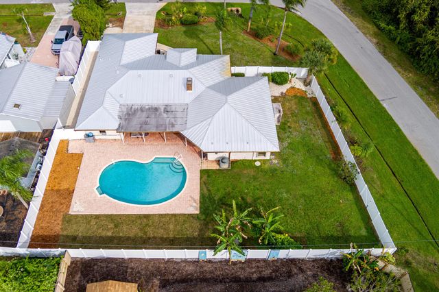 798 SE Thanksgiving Avenue, Port St Lucie, FL 34984