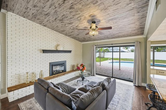 798 SE Thanksgiving Avenue, Port St Lucie, FL 34984