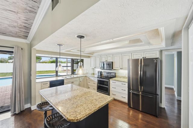 798 SE Thanksgiving Avenue, Port St Lucie, FL 34984