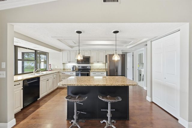 798 SE Thanksgiving Avenue, Port St Lucie, FL 34984