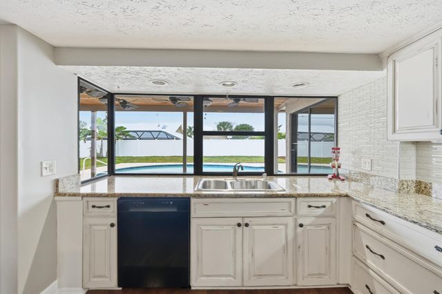 798 SE Thanksgiving Avenue, Port St Lucie, FL 34984