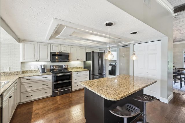 798 SE Thanksgiving Avenue, Port St Lucie, FL 34984