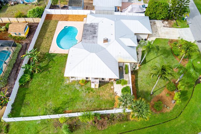 798 SE Thanksgiving Avenue, Port St Lucie, FL 34984