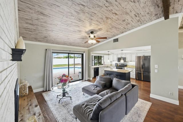 798 SE Thanksgiving Avenue, Port St Lucie, FL 34984