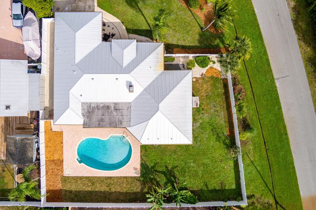 798 SE Thanksgiving Avenue, Port St Lucie, FL 34984