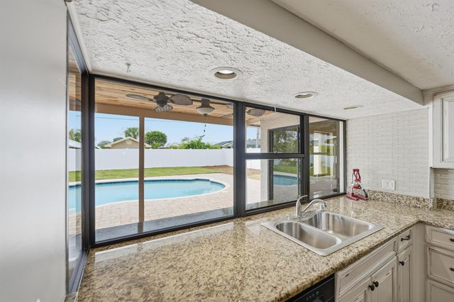 798 SE Thanksgiving Avenue, Port St Lucie, FL 34984