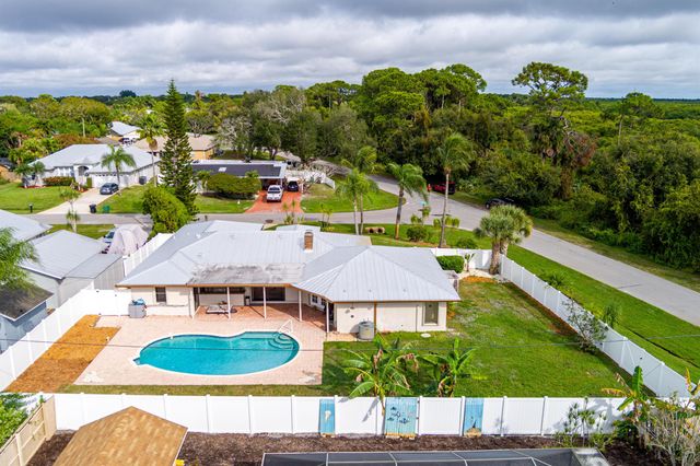 798 SE Thanksgiving Avenue, Port St Lucie, FL 34984