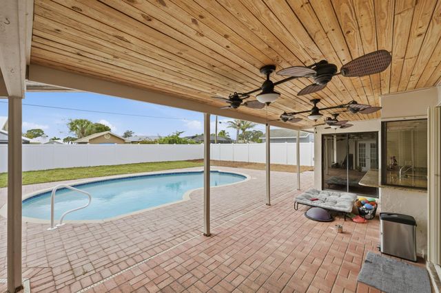 798 SE Thanksgiving Avenue, Port St Lucie, FL 34984