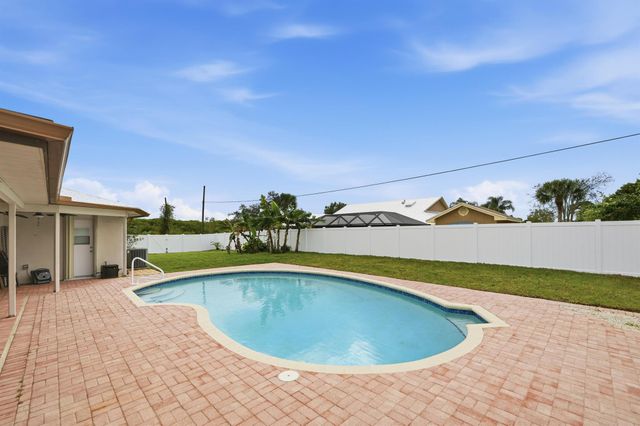 798 SE Thanksgiving Avenue, Port St Lucie, FL 34984