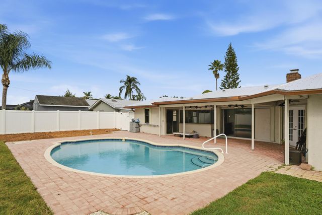 798 SE Thanksgiving Avenue, Port St Lucie, FL 34984