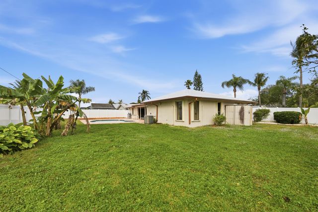 798 SE Thanksgiving Avenue, Port St Lucie, FL 34984