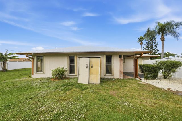 798 SE Thanksgiving Avenue, Port St Lucie, FL 34984