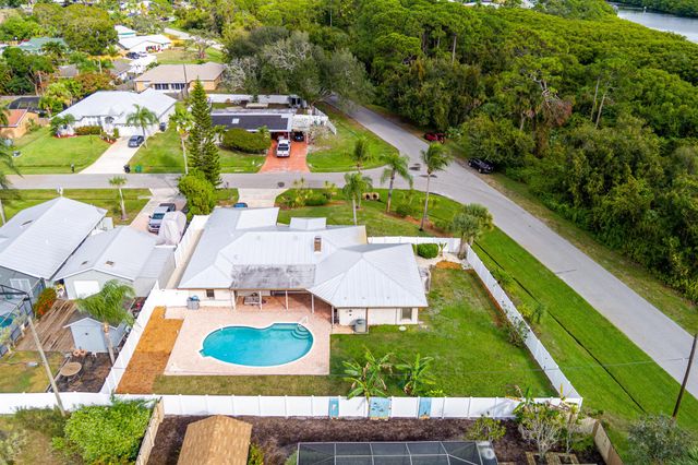 798 SE Thanksgiving Avenue, Port St Lucie, FL 34984