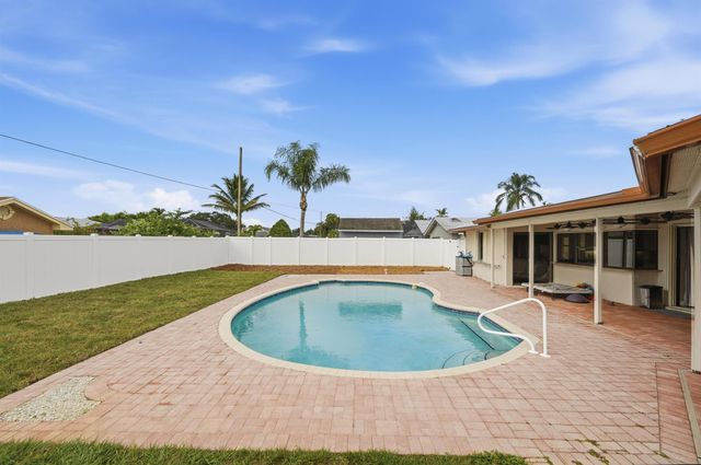 798 SE Thanksgiving Avenue, Port St Lucie, FL 34984