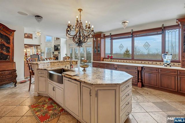 5 Summit Terrace, Kinnelon Borough, NJ 07405