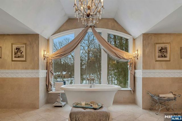 5 Summit Terrace, Kinnelon Borough, NJ 07405