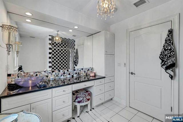 5 Summit Terrace, Kinnelon Borough, NJ 07405