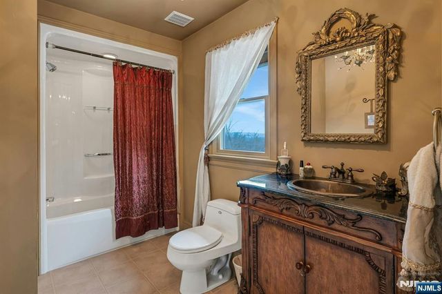 5 Summit Terrace, Kinnelon Borough, NJ 07405