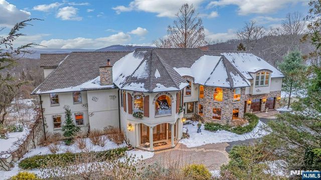 5 Summit Terrace, Kinnelon Borough, NJ 07405