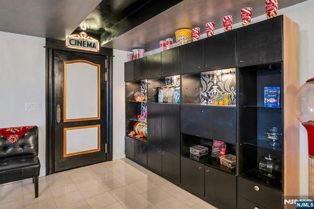 5 Summit Terrace, Kinnelon Borough, NJ 07405