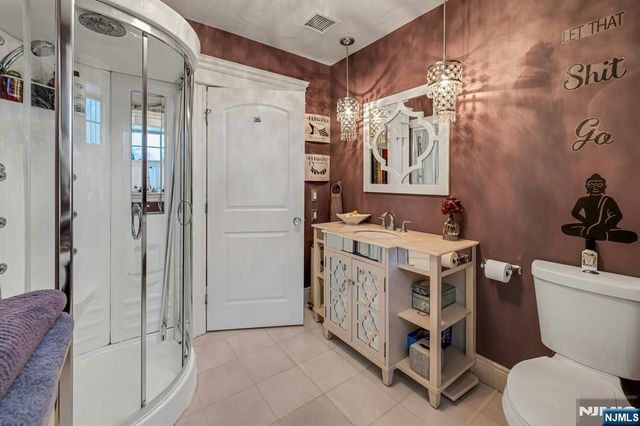 5 Summit Terrace, Kinnelon Borough, NJ 07405