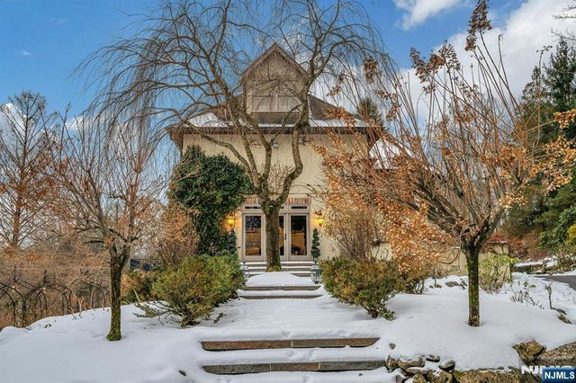 5 Summit Terrace, Kinnelon Borough, NJ 07405