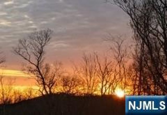 5 Summit Terrace, Kinnelon Borough, NJ 07405