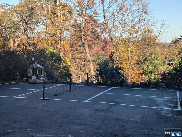 5 Summit Terrace, Kinnelon Borough, NJ 07405