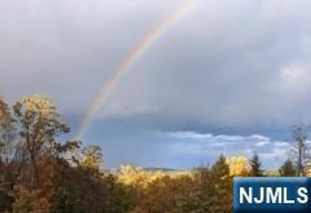 5 Summit Terrace, Kinnelon Borough, NJ 07405