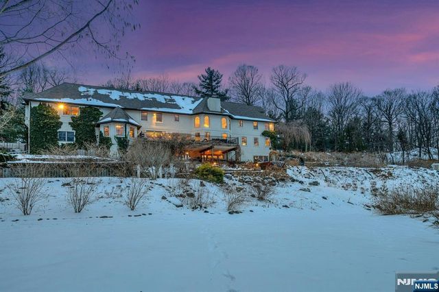 5 Summit Terrace, Kinnelon Borough, NJ 07405