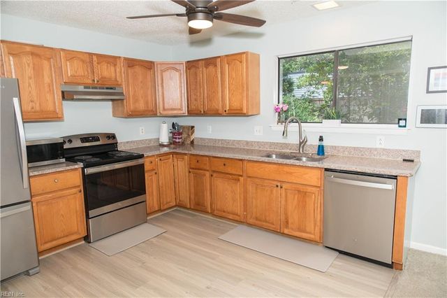 5228 Shore Breeze CT, Virginia Beach, VA 23464