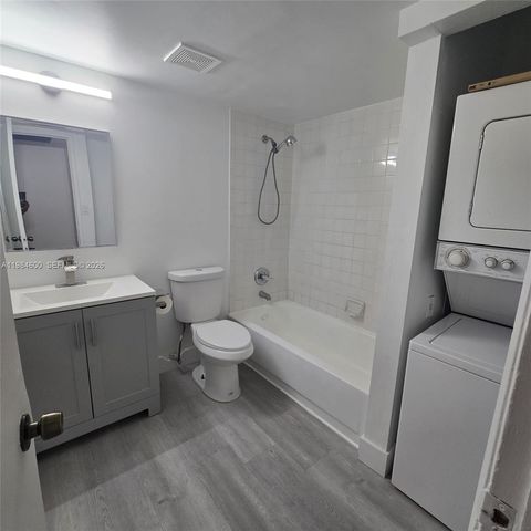 10020 Winding Lake Rd 104, Sunrise, FL 33351