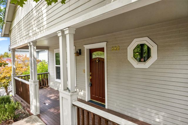 380 Hemlock Lane, Ashland, OR 97520