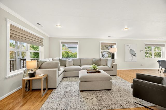 380 Hemlock Lane, Ashland, OR 97520