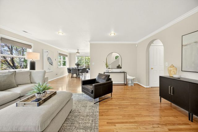 380 Hemlock Lane, Ashland, OR 97520